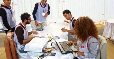 استمرار عمليات فرز الأصوات الانتخابات الرئاسية  بالقاعة الأولمبية بولاية سوسة.