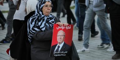 السبسي يختتم حملته الانتخابية في شارع الحبيب بورقيبة