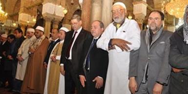 جامع الزيتونة: رئيس الحكومة يؤدي صلاة الجمعة بإمامة وزير الشؤون الدينيّة